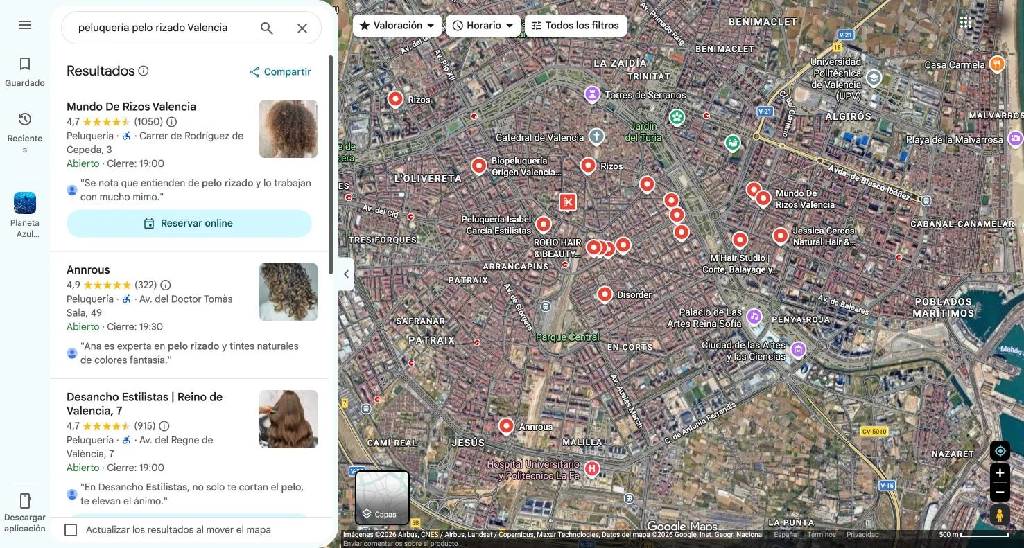 Resultados de Google Maps para peluquería pelo rizado en Valencia, con la lista de negocios, su puntuación y número de reseñas