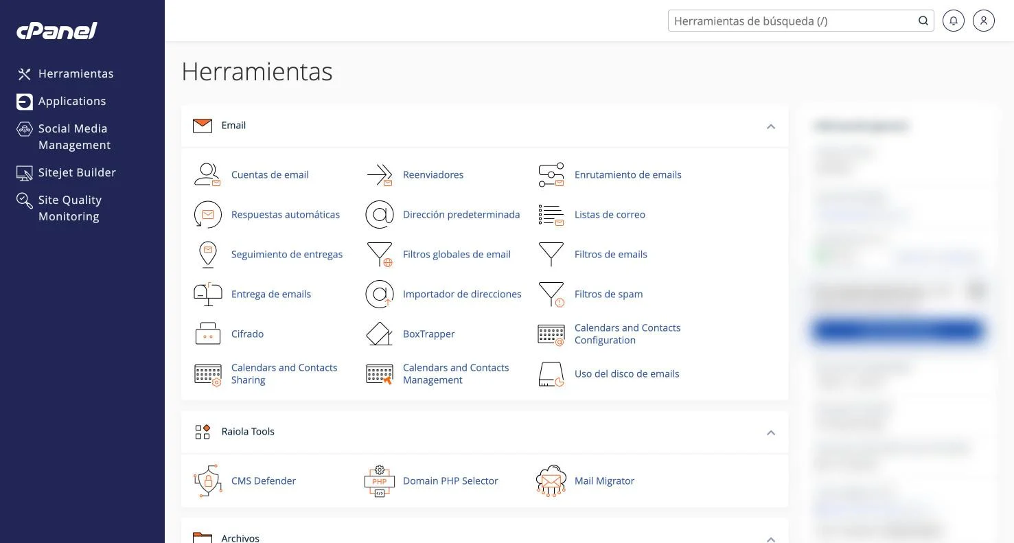 Pantalla principal del cPanel de Raiola con las secciones de herramientas y el buscador arriba